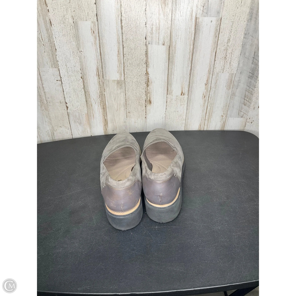 Shoes Flats By Clarks In Grey, Size: 10