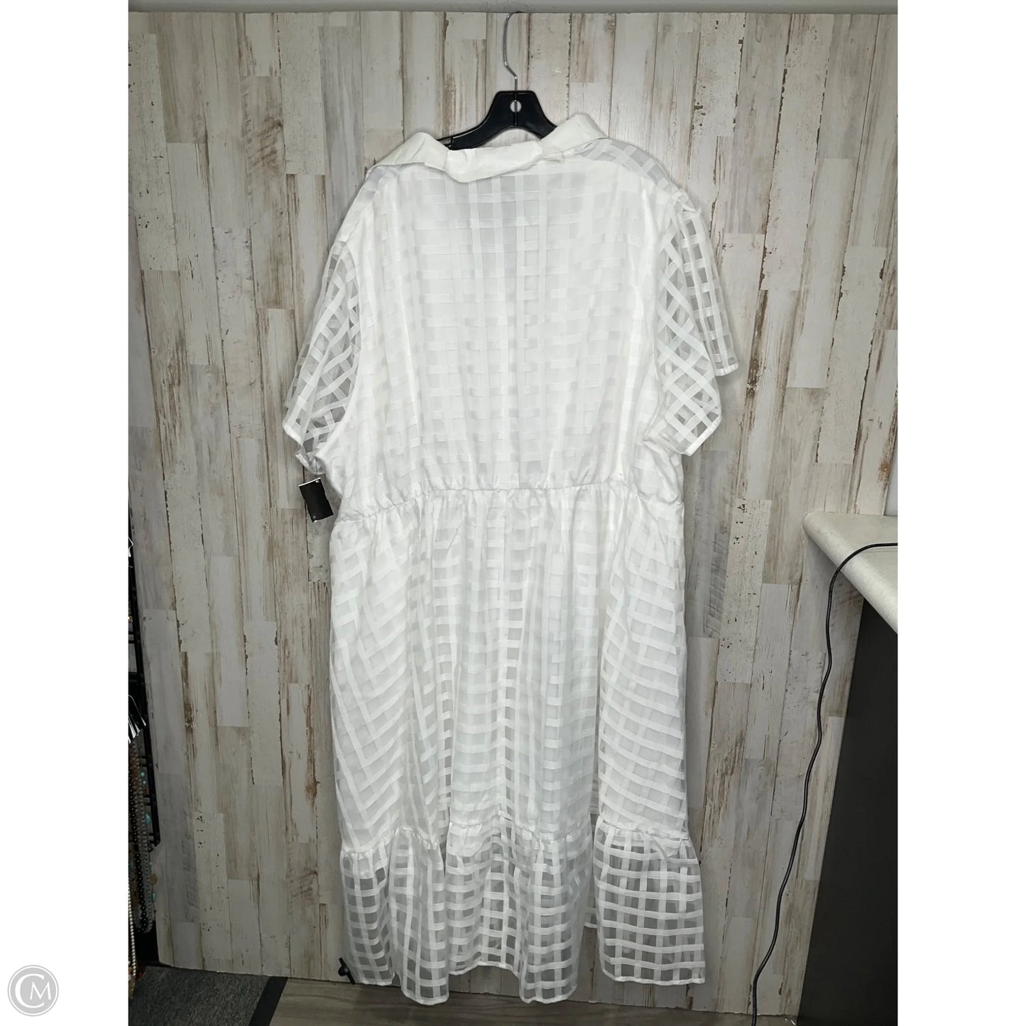 Dress Casual Short By Bloomchic In White, Size: 4x