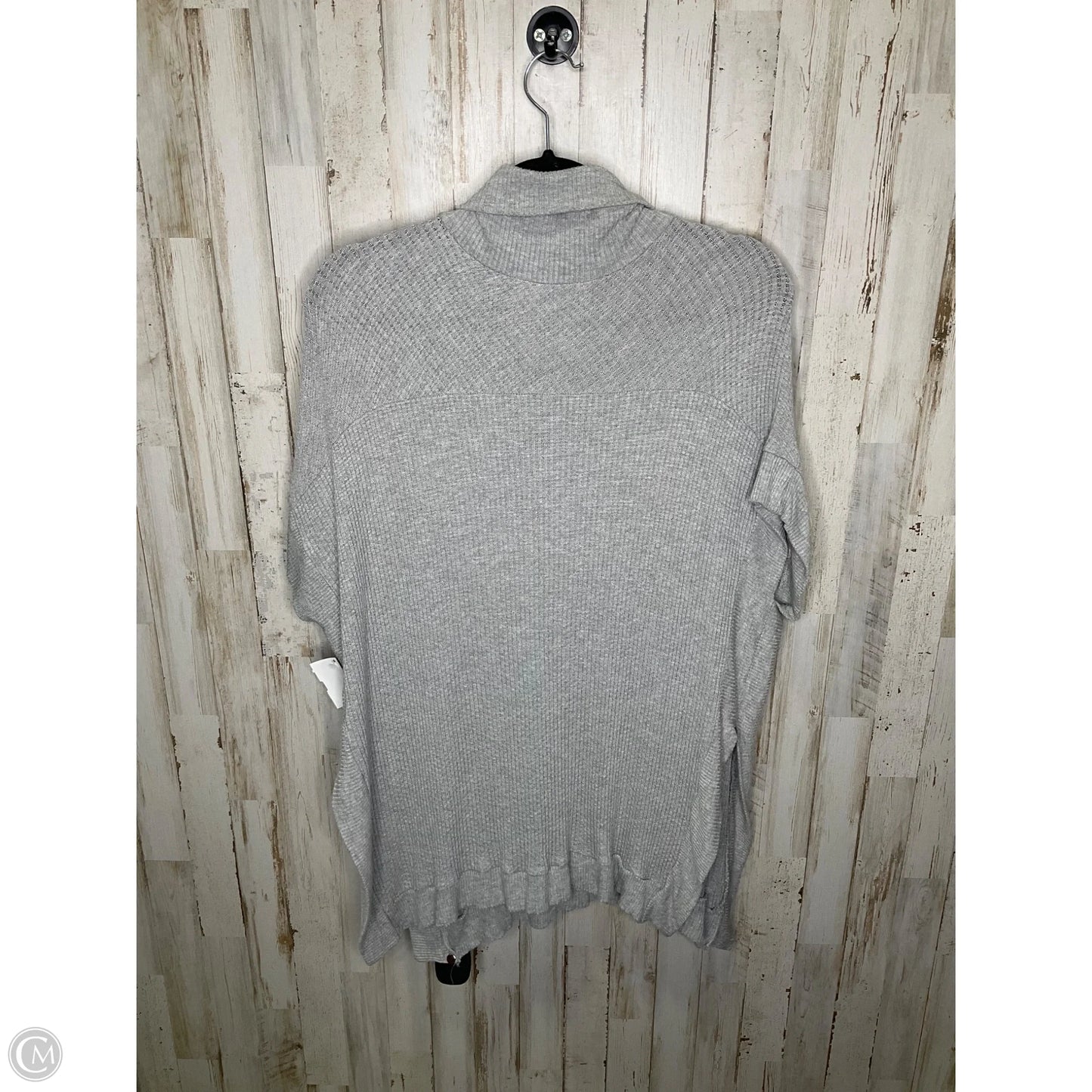 Sweater Short Sleeve By Velvet In Grey, Size: M