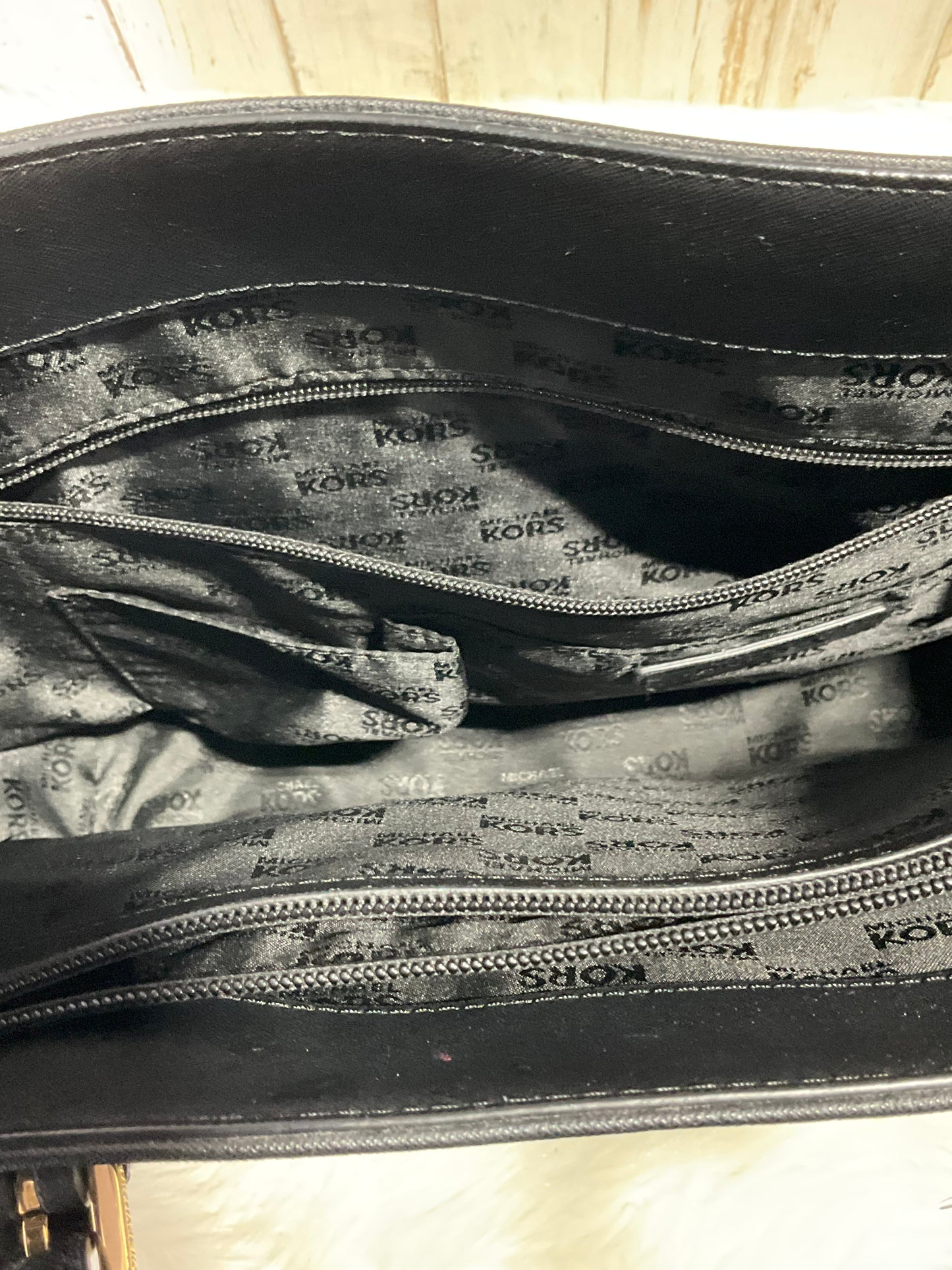 Handbag By Michael Kors Size: Small