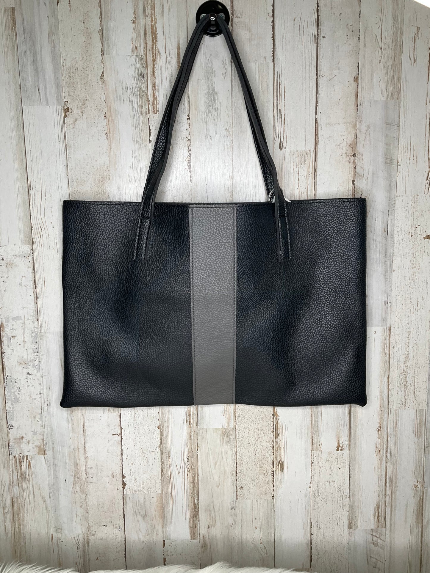 Handbag By Vince Camuto Size: Medium