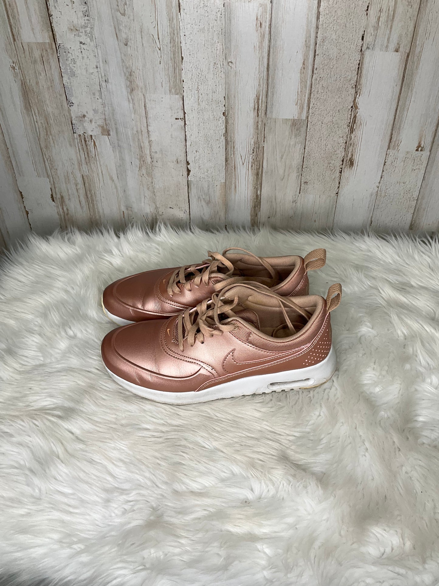 Shoes Athletic By Nike Size: 7.5