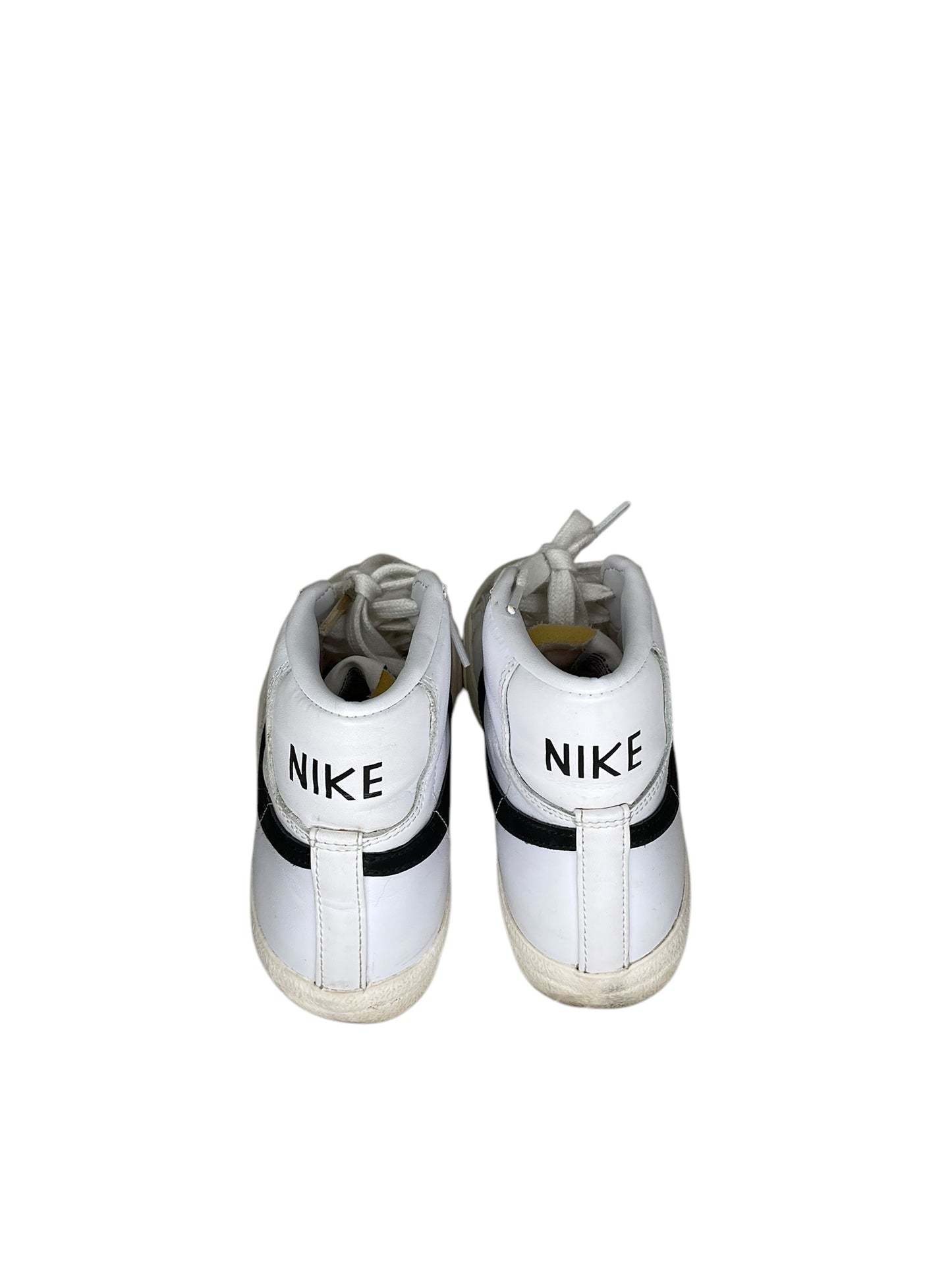 Shoes Sneakers By Nike In White, Size: 6