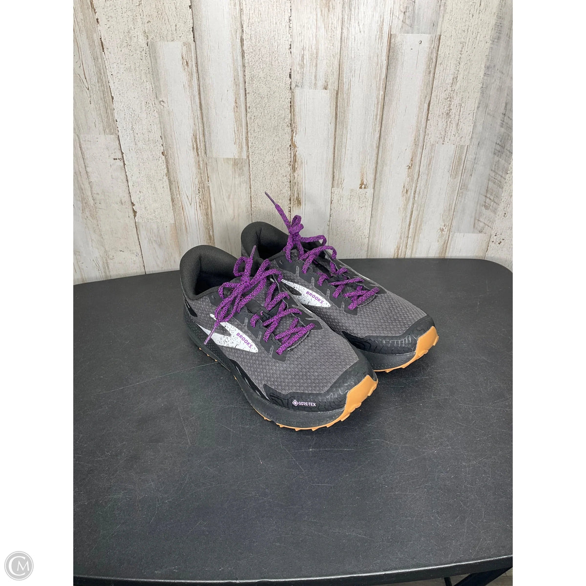 Shoes Athletic By Brooks In Black & Purple, Size: 9.5