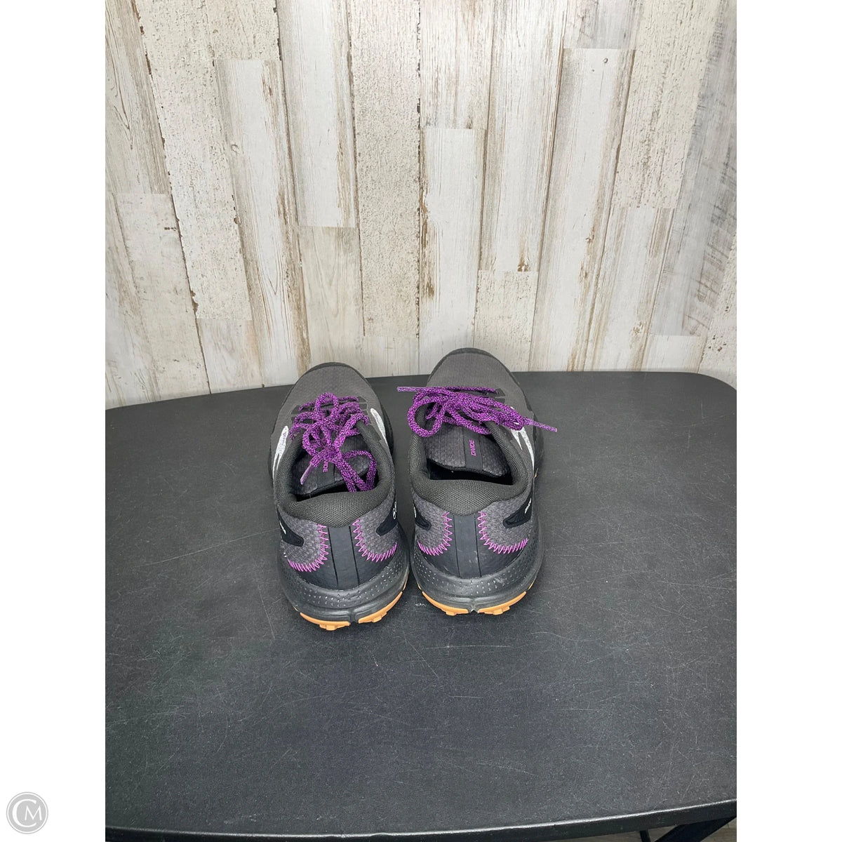 Shoes Athletic By Brooks In Black & Purple, Size: 9.5