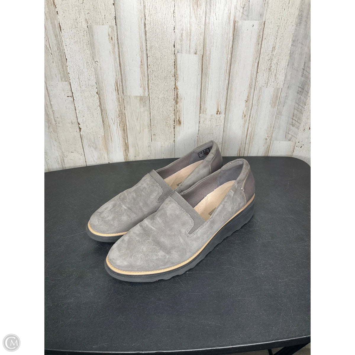 Shoes Flats By Clarks In Grey, Size: 10