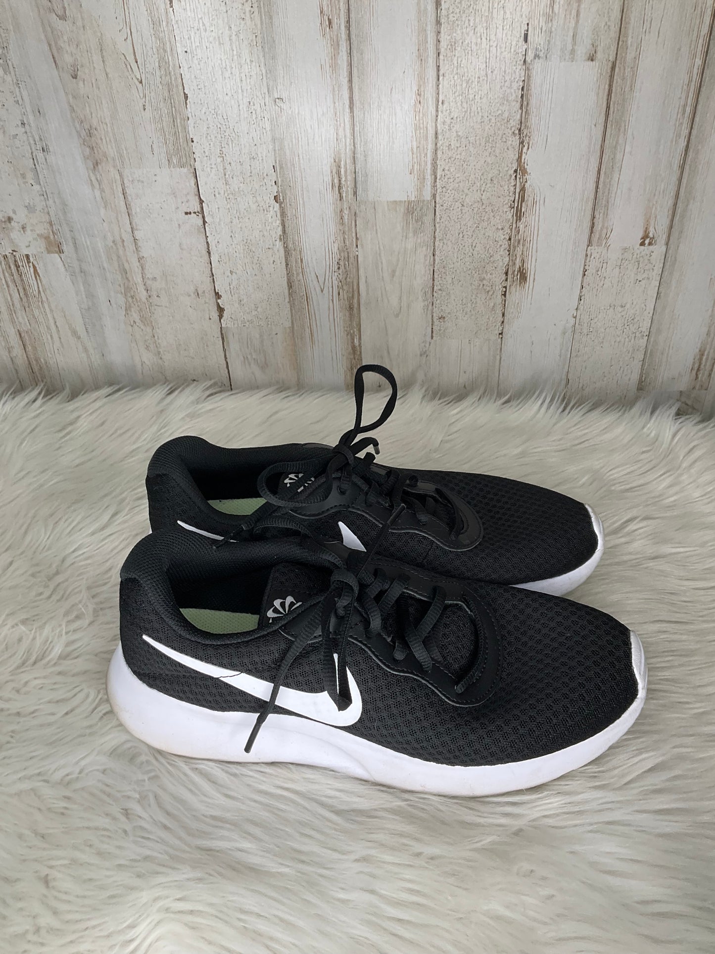 Black Shoes Athletic Nike, Size 9.5