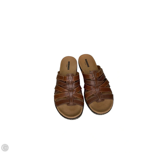 Sandals Flats By Clarks In Brown, Size: 8